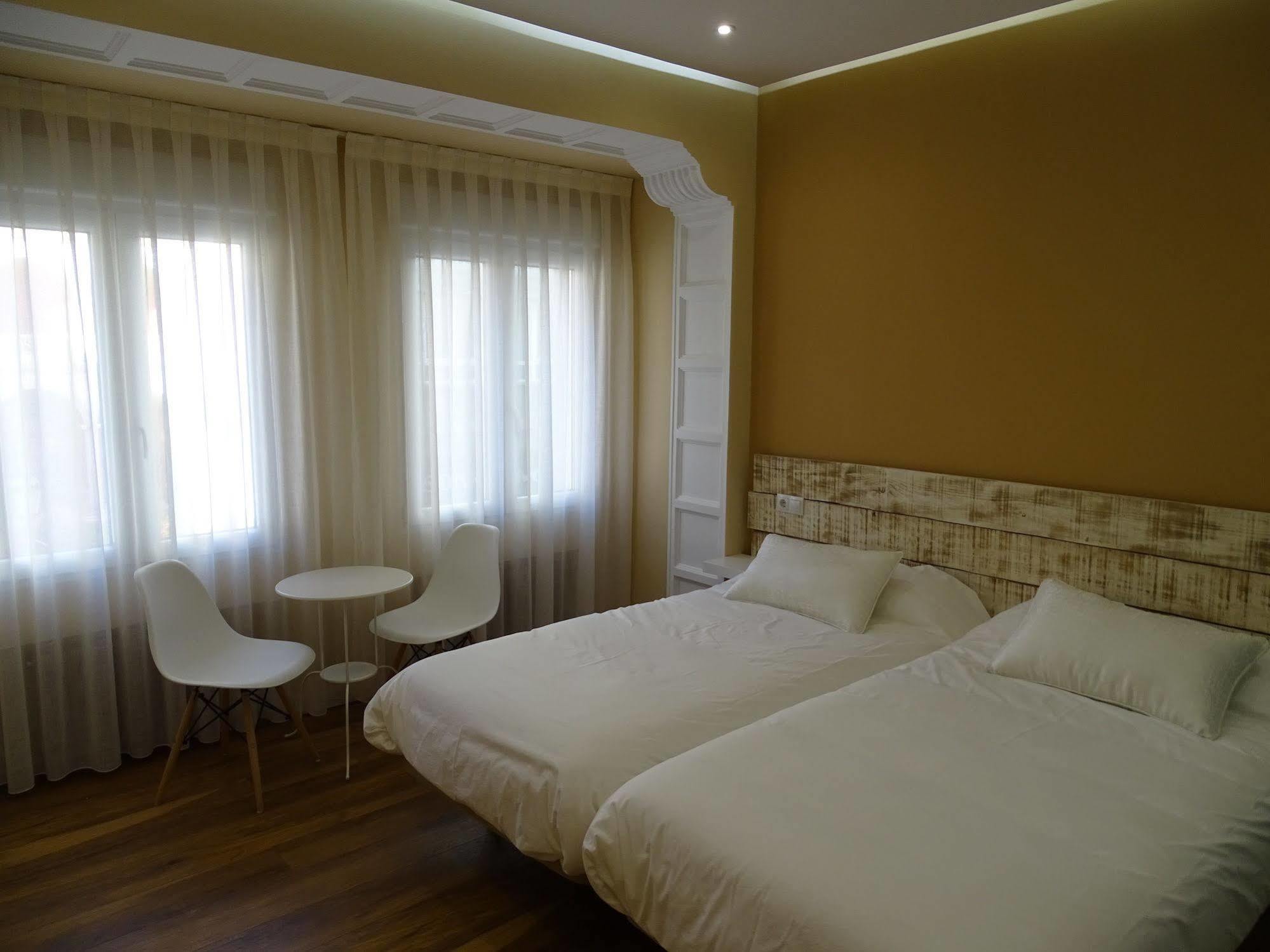 Urban Burgos Hotel Buitenkant foto